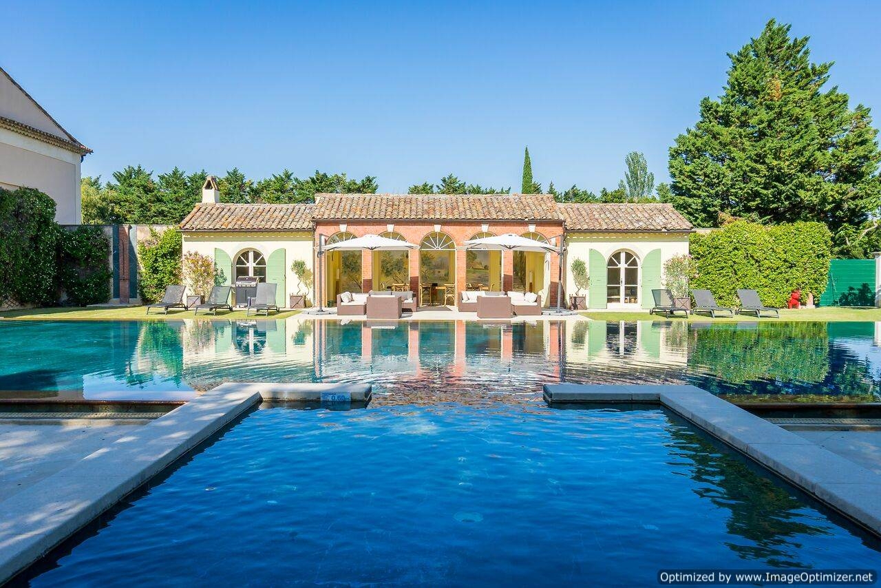 Blog-Pool-Chateau-Provence-Elegance-Estate.jpg